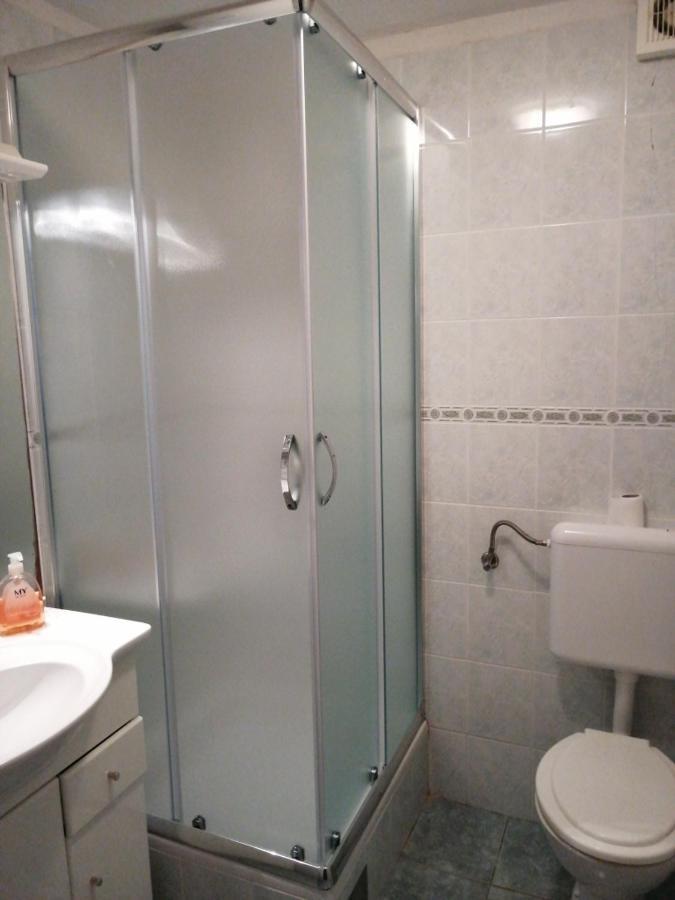 Apartment In Kustici With Balcony, Wifi, Washing Machine Buitenkant foto