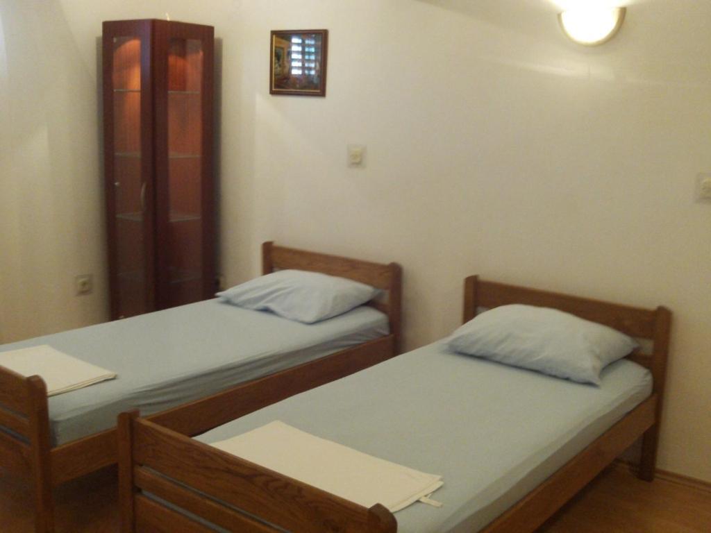Apartment In Kustici With Balcony, Wifi, Washing Machine Buitenkant foto